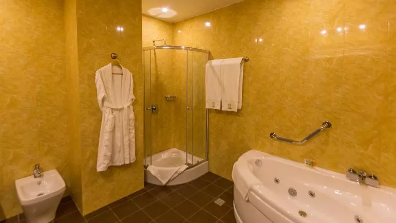 اسپیناس پالاس