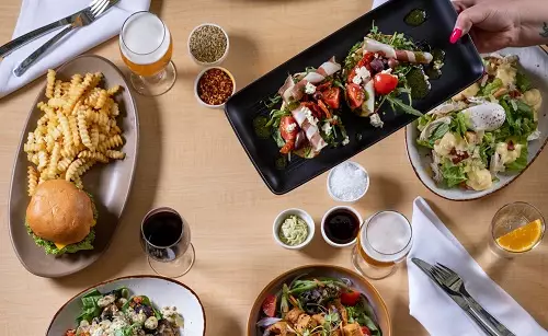 اقامت با تمام وعده های غذایی