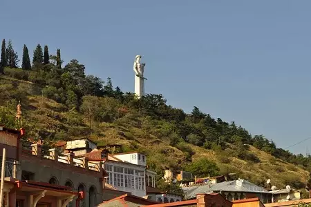 مجسمه مادر تفلیس